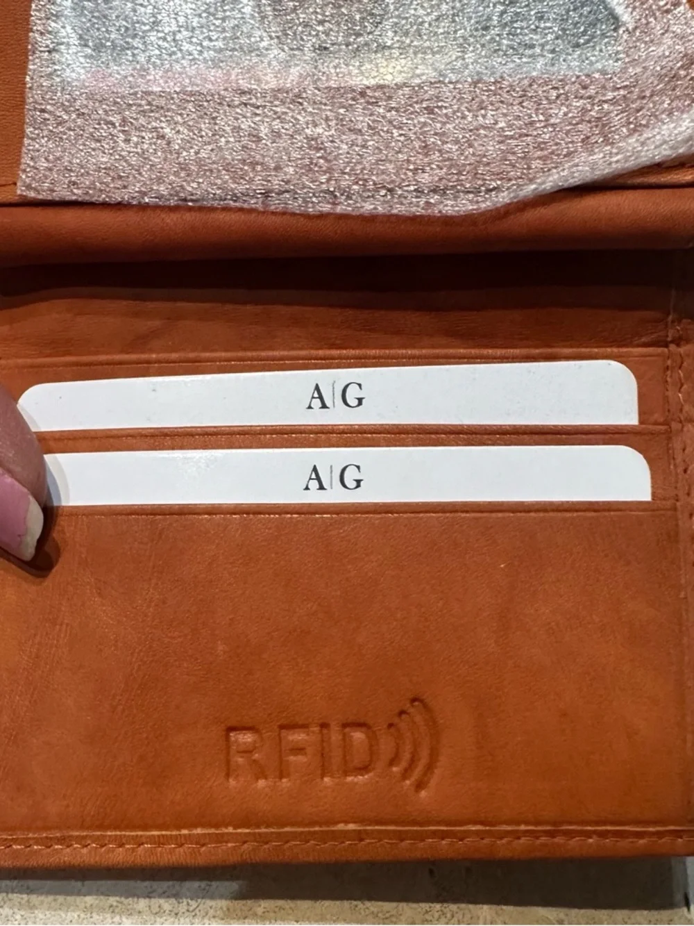 AG Wallets Men's Genuine Leather RFID Wallet
